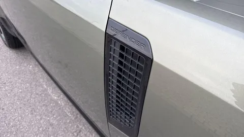 KR24BXS Land Rover Defender 3.0 D300 X-Dynamic HSE 110 5dr Auto [7 Seat] Thumbnail #31