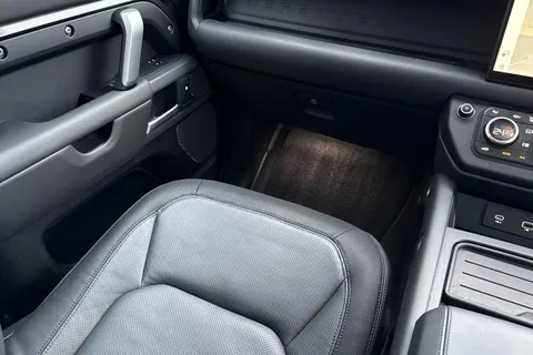 FG24NGU Land Rover Defender 3.0 D300 X-Dynamic HSE 110 5dr Auto [7 Seat] Thumbnail #39