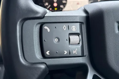 FG24NGU Land Rover Defender 3.0 D300 X-Dynamic HSE 110 5dr Auto [7 Seat] Thumbnail #42