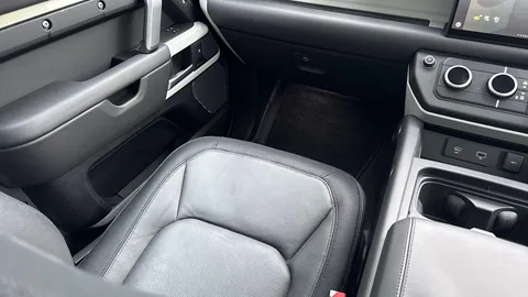 KR24BXS Land Rover Defender 3.0 D300 X-Dynamic HSE 110 5dr Auto [7 Seat] Thumbnail #40