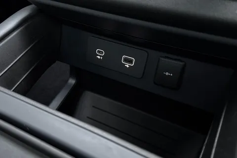 FG24NGU Land Rover Defender 3.0 D300 X-Dynamic HSE 110 5dr Auto [7 Seat] Thumbnail #46