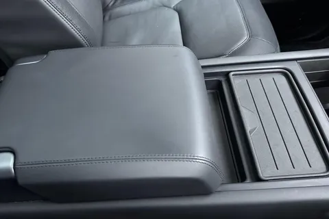 FG24NGU Land Rover Defender 3.0 D300 X-Dynamic HSE 110 5dr Auto [7 Seat] Thumbnail #47