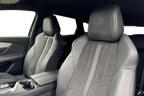 AD72UDZ PEUGEOT 3008 1.6 Hybrid4 300 GT Premium 5dr e-EAT8 Thumbnail #11