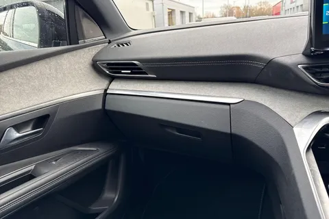 AD72UDZ PEUGEOT 3008 1.6 Hybrid4 300 GT Premium 5dr e-EAT8 Thumbnail #15