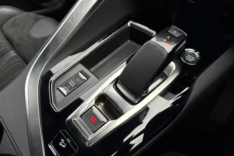 AD72UDZ PEUGEOT 3008 1.6 Hybrid4 300 GT Premium 5dr e-EAT8 Thumbnail #20