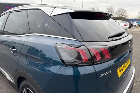 AD72UDZ PEUGEOT 3008 1.6 Hybrid4 300 GT Premium 5dr e-EAT8 Thumbnail #32