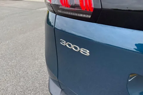 AD72UDZ PEUGEOT 3008 1.6 Hybrid4 300 GT Premium 5dr e-EAT8 Thumbnail #34