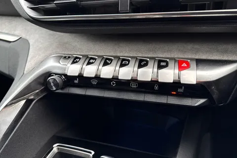 AD72UDZ PEUGEOT 3008 1.6 Hybrid4 300 GT Premium 5dr e-EAT8 Thumbnail #57