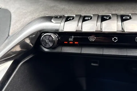 AD72UDZ PEUGEOT 3008 1.6 Hybrid4 300 GT Premium 5dr e-EAT8 Thumbnail #58