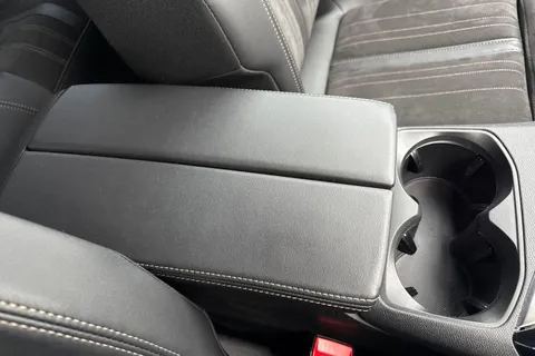 AD72UDZ PEUGEOT 3008 1.6 Hybrid4 300 GT Premium 5dr e-EAT8 Thumbnail #60