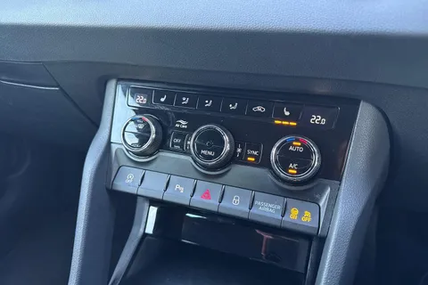 CX72OXV Škoda Karoq 2.0 TDI SE L DSG Euro 6 (s/s) 5dr Thumbnail #20