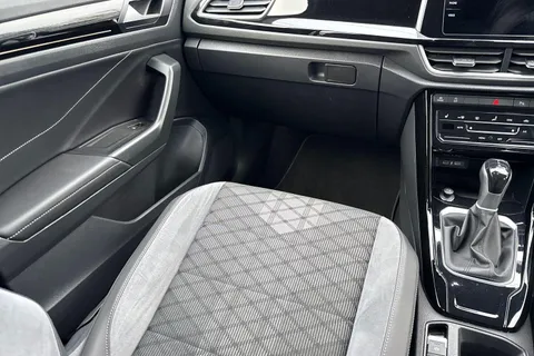 DE24OVG Volkswagen T-Roc 1.5 TSI R-Line 5dr DSG Thumbnail #15