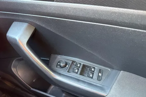 RK19VHW Volkswagen T-Roc 1.6 TDI S Euro 6 (s/s) 5dr Thumbnail #19