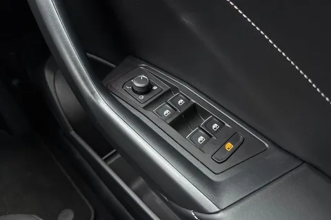 DE24OVG Volkswagen T-Roc 1.5 TSI R-Line 5dr DSG Thumbnail #18