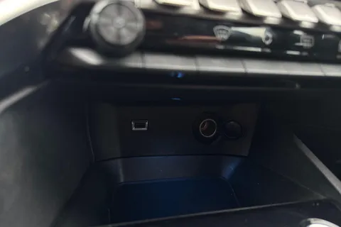 LO72CUU PEUGEOT 5008 1.5 BlueHDi GT EAT Euro 6 (s/s) 5dr Thumbnail #40