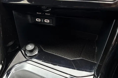 DE24OVG Volkswagen T-Roc 1.5 TSI R-Line 5dr DSG Thumbnail #35