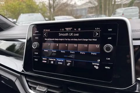 DE24OVG Volkswagen T-Roc 1.5 TSI R-Line 5dr DSG Thumbnail #47