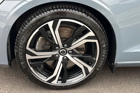 YM72KPF Volvo S60 2.0 B5 MHEV Ultimate Auto Euro 6 (s/s) 4dr Thumbnail #7