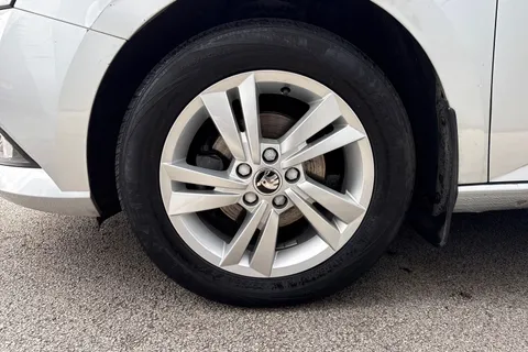 AX68VKR Škoda Fabia 1.0 TSI SE 5dr Thumbnail #12