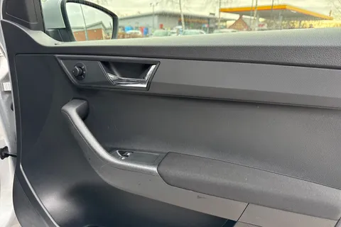 AX68VKR Škoda Fabia 1.0 TSI SE 5dr Thumbnail #21