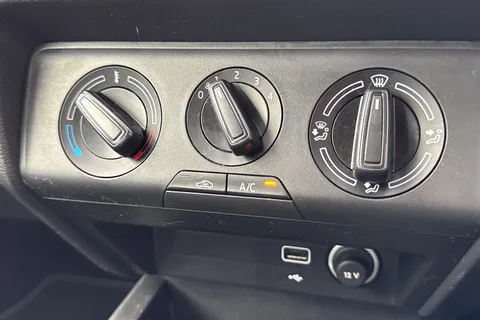 AX68VKR Škoda Fabia 1.0 TSI SE 5dr Thumbnail #22