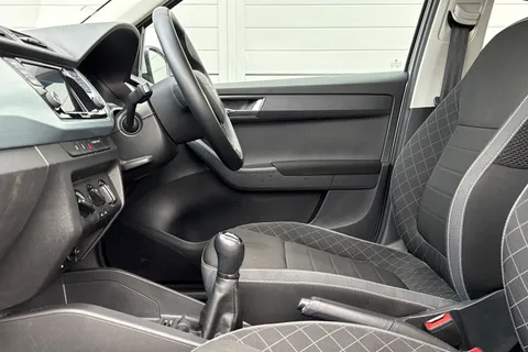 AX68VKR Škoda Fabia 1.0 TSI SE 5dr Thumbnail #35