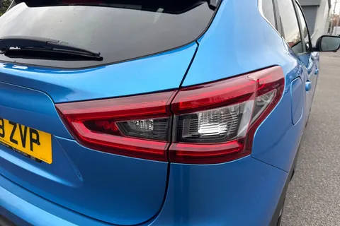 YD18ZVP Nissan Qashqai 1.2 DIG-T Tekna XTRON Euro 6 (s/s) 5dr Thumbnail #8