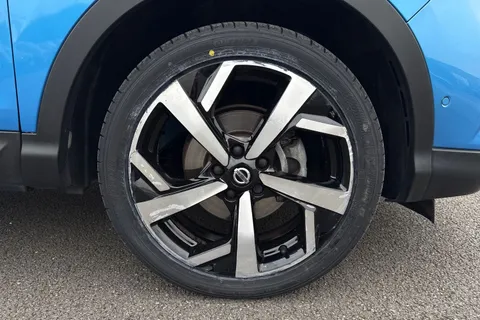 YD18ZVP Nissan Qashqai 1.2 DIG-T Tekna XTRON Euro 6 (s/s) 5dr Thumbnail #10