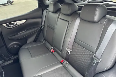 YD18ZVP Nissan Qashqai 1.2 DIG-T Tekna XTRON Euro 6 (s/s) 5dr Thumbnail #19