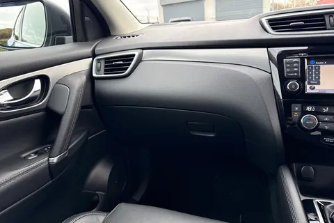 YD18ZVP Nissan Qashqai 1.2 DIG-T Tekna XTRON Euro 6 (s/s) 5dr Thumbnail #20