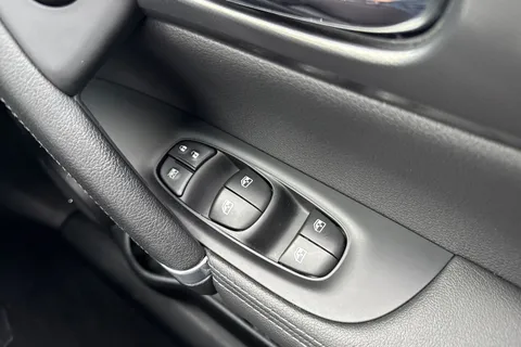 YD18ZVP Nissan Qashqai 1.2 DIG-T Tekna XTRON Euro 6 (s/s) 5dr Thumbnail #44