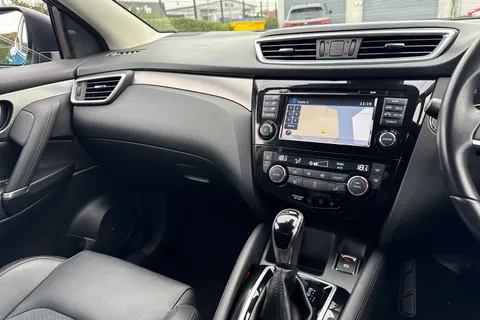 YD18ZVP Nissan Qashqai 1.2 DIG-T Tekna XTRON Euro 6 (s/s) 5dr Thumbnail #45