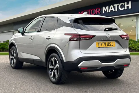 DY71USJ Nissan Qashqai 1.3 DIG-T MHEV N-Connecta Euro 6 (s/s) 5dr Thumbnail #3