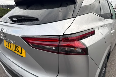 DY71USJ Nissan Qashqai 1.3 DIG-T MHEV N-Connecta Euro 6 (s/s) 5dr Thumbnail #8