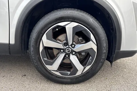 DY71USJ Nissan Qashqai 1.3 DIG-T MHEV N-Connecta Euro 6 (s/s) 5dr Thumbnail #10