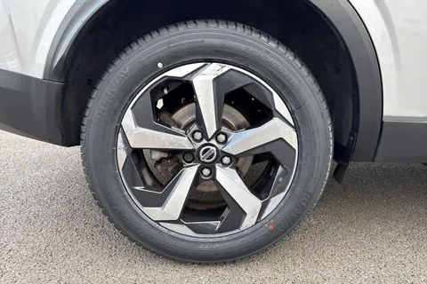 DY71USJ Nissan Qashqai 1.3 DIG-T MHEV N-Connecta Euro 6 (s/s) 5dr Thumbnail #11