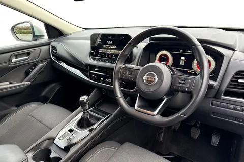 DY71USJ Nissan Qashqai 1.3 DIG-T MHEV N-Connecta Euro 6 (s/s) 5dr Thumbnail #14