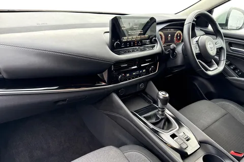 DY71USJ Nissan Qashqai 1.3 DIG-T MHEV N-Connecta Euro 6 (s/s) 5dr Thumbnail #15