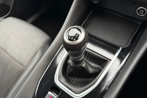 DY71USJ Nissan Qashqai 1.3 DIG-T MHEV N-Connecta Euro 6 (s/s) 5dr Thumbnail #23