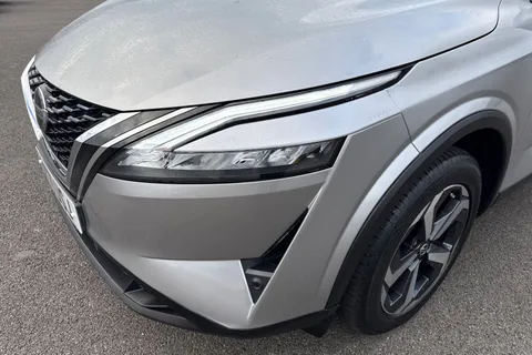 DY71USJ Nissan Qashqai 1.3 DIG-T MHEV N-Connecta Euro 6 (s/s) 5dr Thumbnail #26