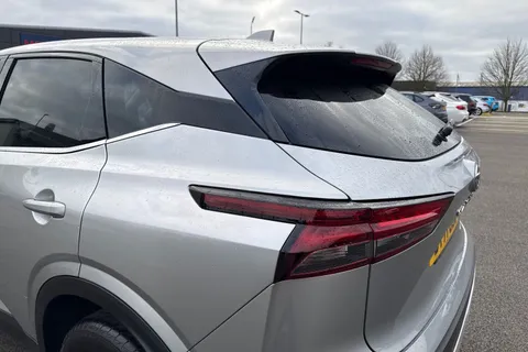 DY71USJ Nissan Qashqai 1.3 DIG-T MHEV N-Connecta Euro 6 (s/s) 5dr Thumbnail #31