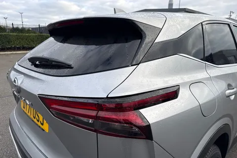 DY71USJ Nissan Qashqai 1.3 DIG-T MHEV N-Connecta Euro 6 (s/s) 5dr Thumbnail #32