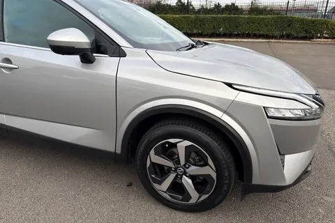 DY71USJ Nissan Qashqai 1.3 DIG-T MHEV N-Connecta Euro 6 (s/s) 5dr Thumbnail #37