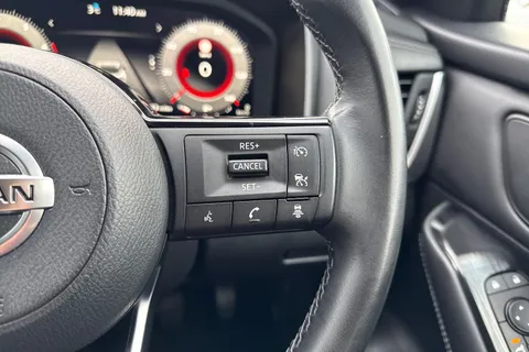 DY71USJ Nissan Qashqai 1.3 DIG-T MHEV N-Connecta Euro 6 (s/s) 5dr Thumbnail #40