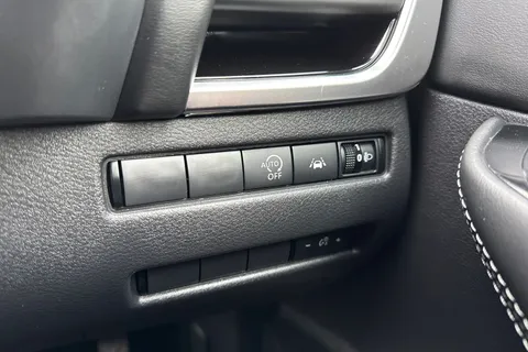 DY71USJ Nissan Qashqai 1.3 DIG-T MHEV N-Connecta Euro 6 (s/s) 5dr Thumbnail #43