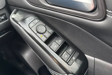 DY71USJ Nissan Qashqai 1.3 DIG-T MHEV N-Connecta Euro 6 (s/s) 5dr Thumbnail #44