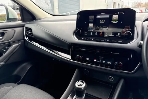 DY71USJ Nissan Qashqai 1.3 DIG-T MHEV N-Connecta Euro 6 (s/s) 5dr Thumbnail #45