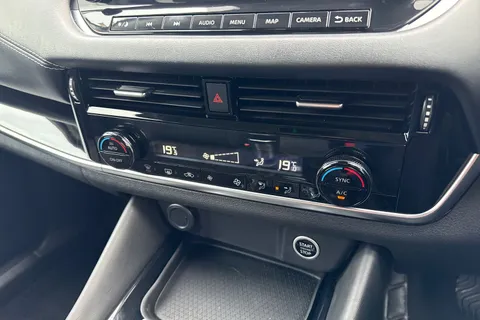 DY71USJ Nissan Qashqai 1.3 DIG-T MHEV N-Connecta Euro 6 (s/s) 5dr Thumbnail #54