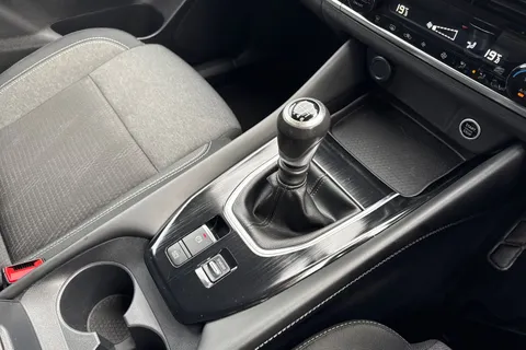 DY71USJ Nissan Qashqai 1.3 DIG-T MHEV N-Connecta Euro 6 (s/s) 5dr Thumbnail #57