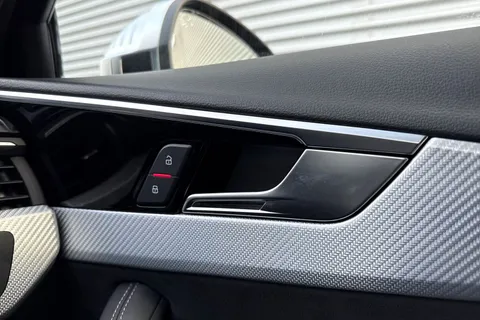 SM21RHZ Audi RS 4 Avant RS 4 Avant    450 PS tiptronic Thumbnail #39